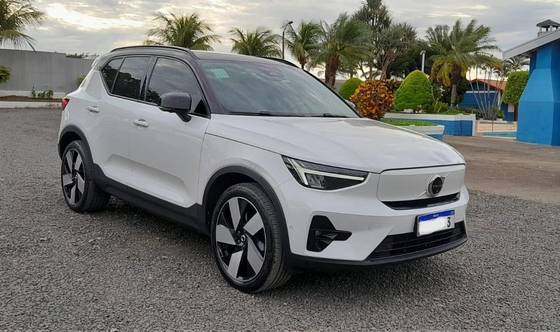 VOLVO XC40 P8 RECHARGE TWIN ELECTRIC ULTIMATE AWD
